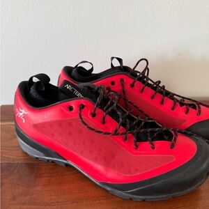 Arc'teryx Mens Alpine shoes with GORETEX